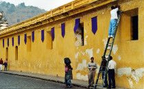 Antigua-Haus-mit-Wimpeln, Guatemala