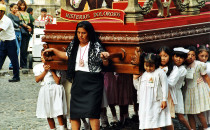 Ostern-Antigua-Frauen-Traegerinnen, Guatemala