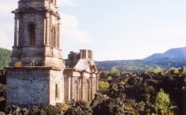Kirchenruine in der Lava des Vulkan Paricutín, Michoacán