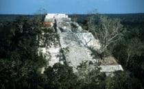 Blick auf großen Tempel von Calakmul, Mexiko