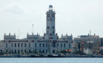 Blick von Ulúa auf den den Leuchtturm Venustiano Carranza, Veracruz, Mexiko