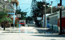 Hauptstraße auf der Isla Holbox, Yucatán, Mexiko