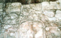 Stuckmaske in Kohunlich, Mexiko
