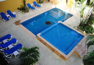 Hotel Chablis Pool