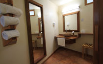 Casa Tsaya, bathroom