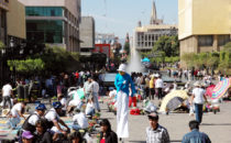 Straßenkünstler vor dem Instituto Cultural Cabañas, Guadalajara, Mexiko