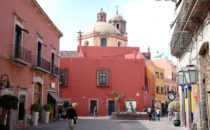 Straße im historischen Zentrum, Querétaro, Mexiko