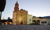 Missionskirche von Jalpan am Abend, Sierra Gorda, Mexiko