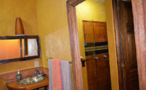Truco 7 bathroom, Guanajuato, Mexico