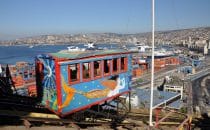 Ascensor (elevator) in Valparaíso, Chile © Sabine Single