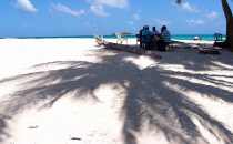 San Andrés - Domino players at the beach
