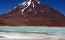 Laguna Verde - Vulkan Licancabur, Bolivien © Bertram Roth