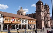 Plaza de Armas in Cusco mit Templo de la Compañía de Jesús, Peru