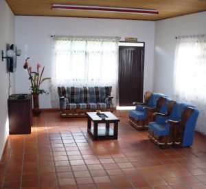 El Refugio, Lobby