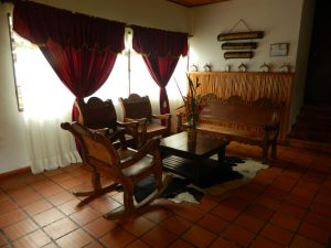 El Refugio, Lobby