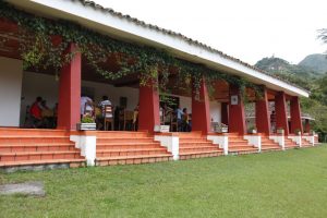 El Refugio, Restaurant