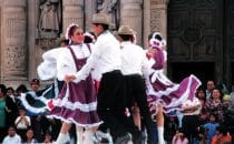 Chihuahua, Tänzer vor der Kathedrale