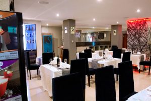 Sunec Hotel, Restaurant