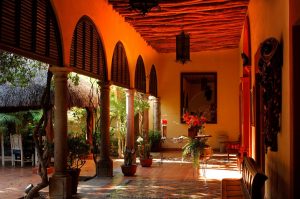 Patio, Posada del Hidalgo, El Fuerte