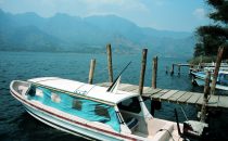 Water taxi in San Pedro La Laguna am Atitlánsee, Guatemala