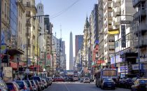 Buenos Aires, Avenida Corrientes mit Obelisk, Argentinien