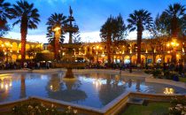 Plaza de Armas am Abend, Arequipa, Peru