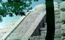 Pyramide in Tenam Puente