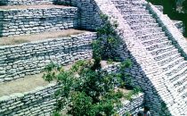 Pyramide in Tenam Puente