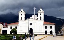 Kathedrale und Plaza de Armas, Chachapoyas, Peru