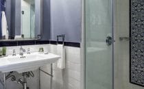 Las Clementinas bathroom