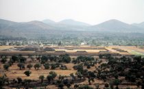 Blick von der Sonnenpyramide in Teotihuacán