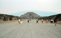 Straße der Toten in Teotihuacán