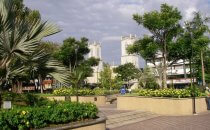 Plaza und Kirche in David, Panama