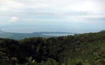 Blick über den Krater des Mombacho Vulkans Richtung Granada und las Isletas, Nicaragua