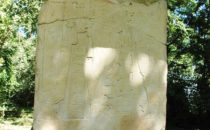 Stele der Mayastätte Yaxchilán in Chiapas, Mexiko