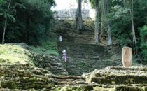 Blick zum Gebäude 33, Yaxchilán, Chiapas Mexiko